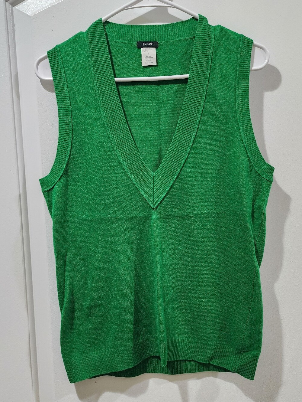 J. Crew Women's Solid Green Sleeveless V-Neck Pullover Sweater Vest Medium M